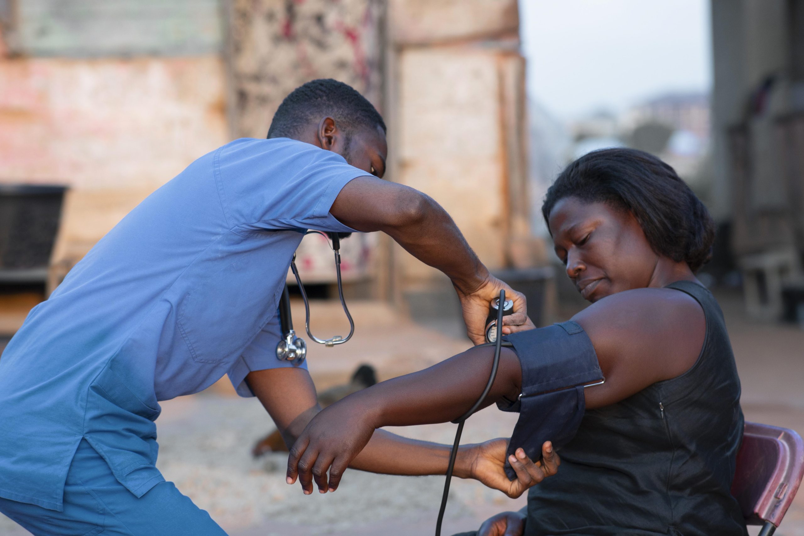 Africa-humanitarian-aid-doctor-taking-care-patient (1)
